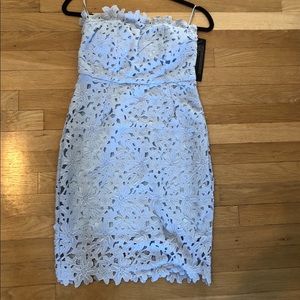 Lace strapless mini